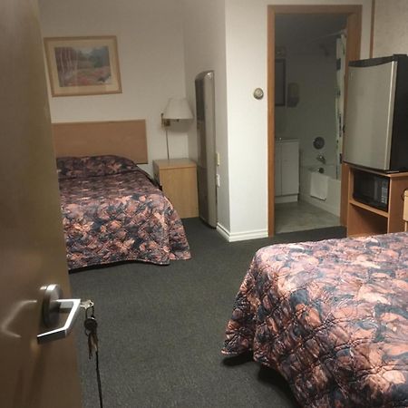 Winkys Motel Estevan Ngoại thất bức ảnh